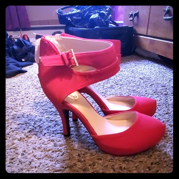 6.5 red heels - Picture 1 of 3